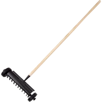 Bellota kerekes fűszellőztető fa nyéllel